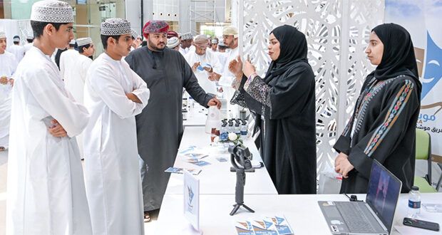 افتتاح معرض إبداعات شبابية بصلالة