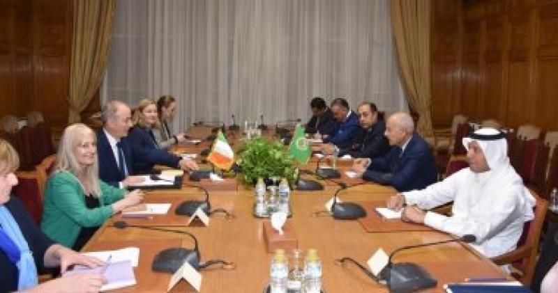 أبو الغيط يستقبل وزير خارجية أيرلندا ويحذر مجددا من التهجير القسرى للفلسطينيين