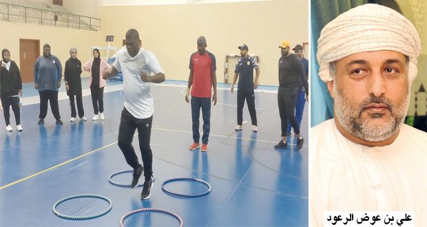 اليوم.. رئيس نادي صلالة يرعى ختام دورة المدربين المستجدين لكرة اليد للصالات