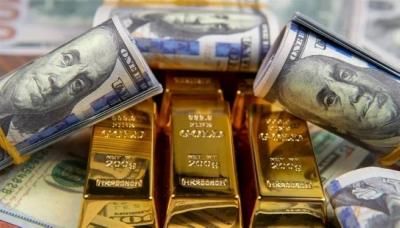 الدولار يتكبد خسائر والذهب يرتفع