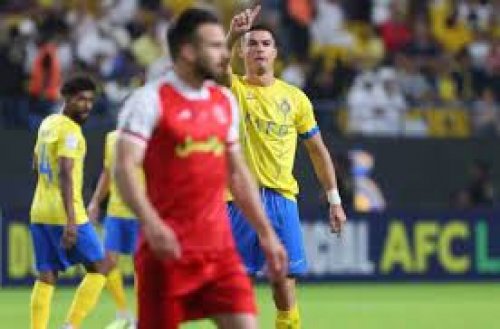سابقة كروية لأول مرة في الملاعب رونالدو يعترض على الحكم بعد احتساب ركلة جزاء للنصر أمام بيرسبوليس