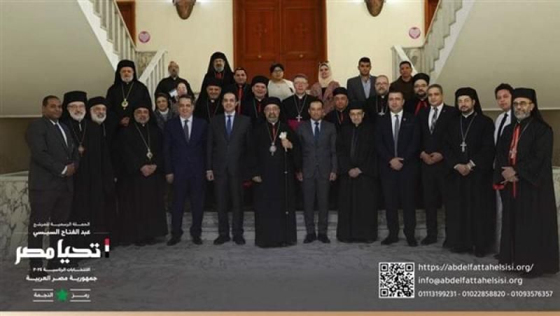 حملة السيسي تزور الكنيسة الكاثوليكية وتلتقى الأنبا إبراهيم إسحاق