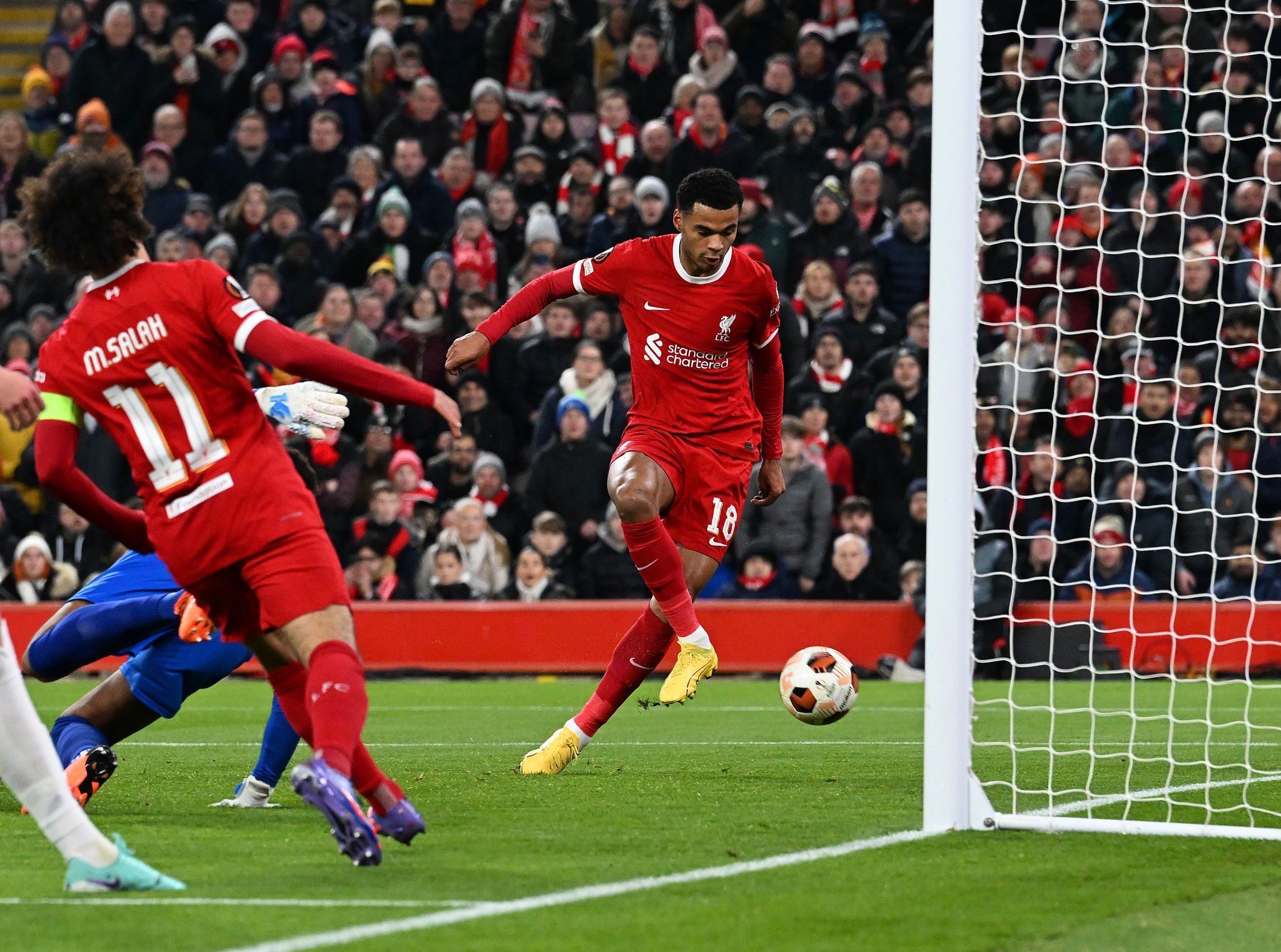 محمد صلاح يصنع تقدم ليفربول ضد لاسك لينز بهدفين فى شوط مثير.. فيديو