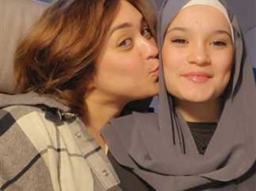 مروة عبدالمنعم ترد من يهاجمونها بعد صورة حجاب ابنتها