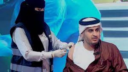 ممرضة سعودية تفقد أعصابها على الهواء... اقتحمت الاستوديو وأعطت المذيع حقنة في هذه المنطقة مباشرةً ودون تردد