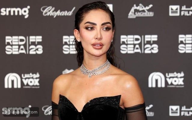 من هي أجمل صاحبة إطلالة بالأسود على السجادة الحمراء؟