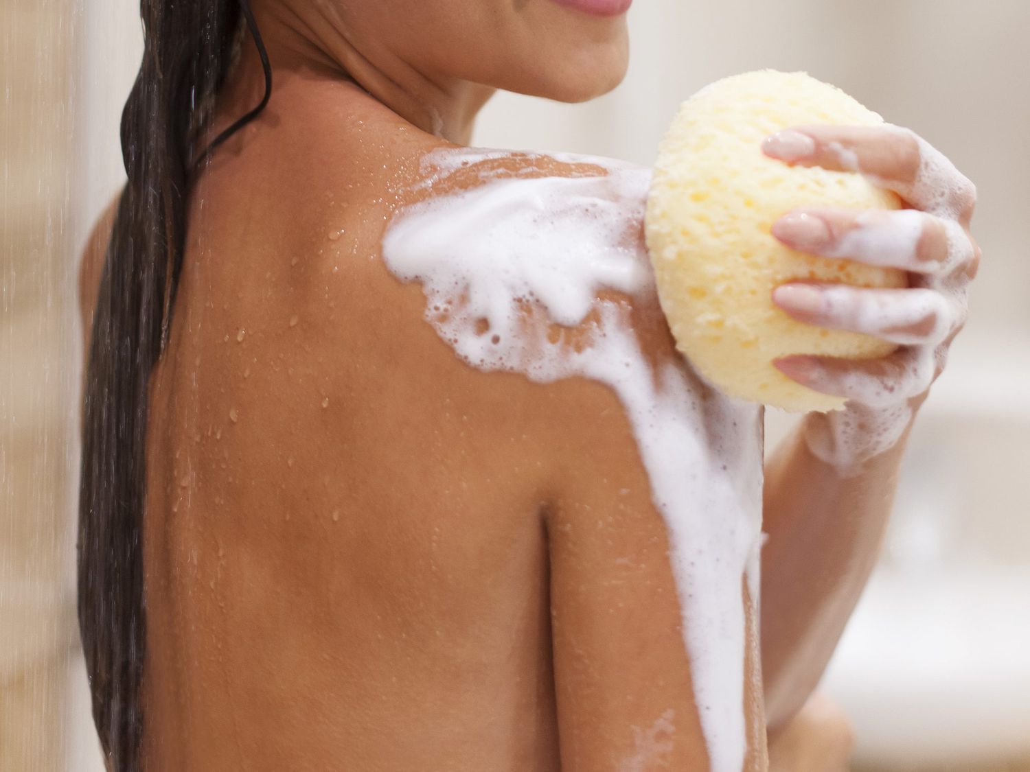 7 اجزاء في الجسم بتنضفيهم بشكل غلط ، اتعرفي على الطرق الصح