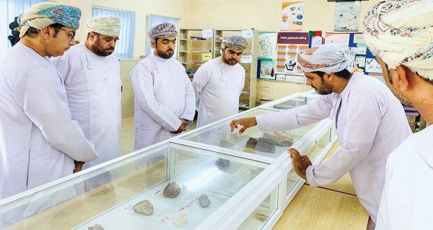 معرض تعريفي بجيولوجيا ومخطوطات تاريخ عمان بشمال الباطنة