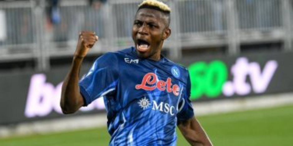 كاف: أوسيمين يتوج بجائزة الأفضل فى أفريقيا على حساب صلاح