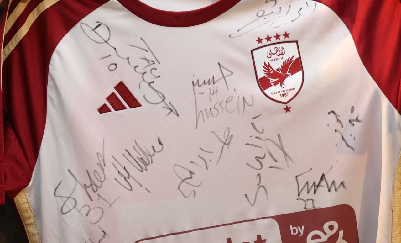 الاتحاد الدولي يطلب قميص النادى الأهلى لوضعه فى متحف «فيفا» (صور)