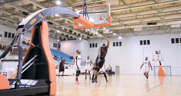 البشائر يفوز على ظفار فـي دوري عام السلة