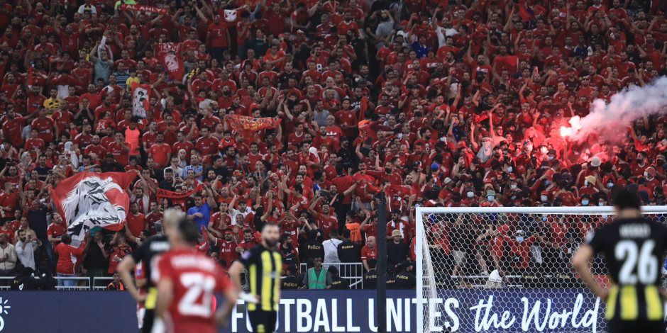 الأهلى يحتفل مع الجماهير ويهتفون: "بالروح والدم نفديكى يا فلسطين"