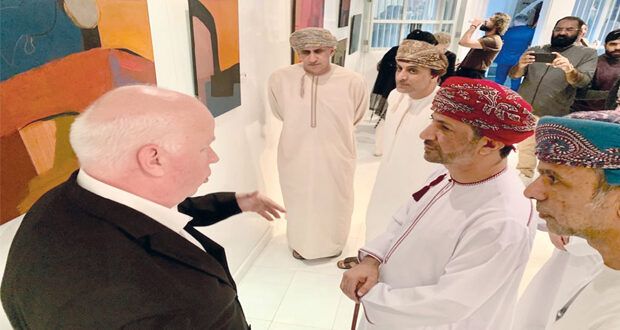 افتتاح المعرض التشكيلي «نداء الستارة» بمتحف المكان والناس