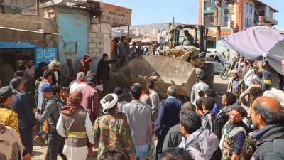 أخبار اليمن : حملة لإزالة البسطات في مديريات طوق صنعاء