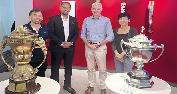 رئيس اللجنة العمانية لألعاب المضرب يبحث تعزيز آفاق التعاون مع الاتحادين الآسيوي والدولي