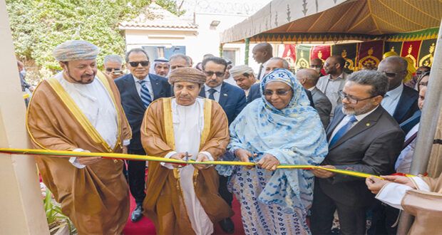 مشروع تعاون عماني موريتاني في مجال حفظ وصيانة الوثائق والتخزين الإلكتروني . يهدف المشروع إلى تثمين التعاون المستمر بين الجمهورية الموريتانية الإسلامية وسلطنة عمان