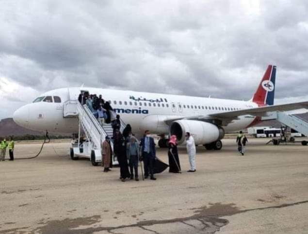 الهند تعيد المسافرين اليمنيين من مطاراتها.. والقنصلية اليمنية تكشف السبب!