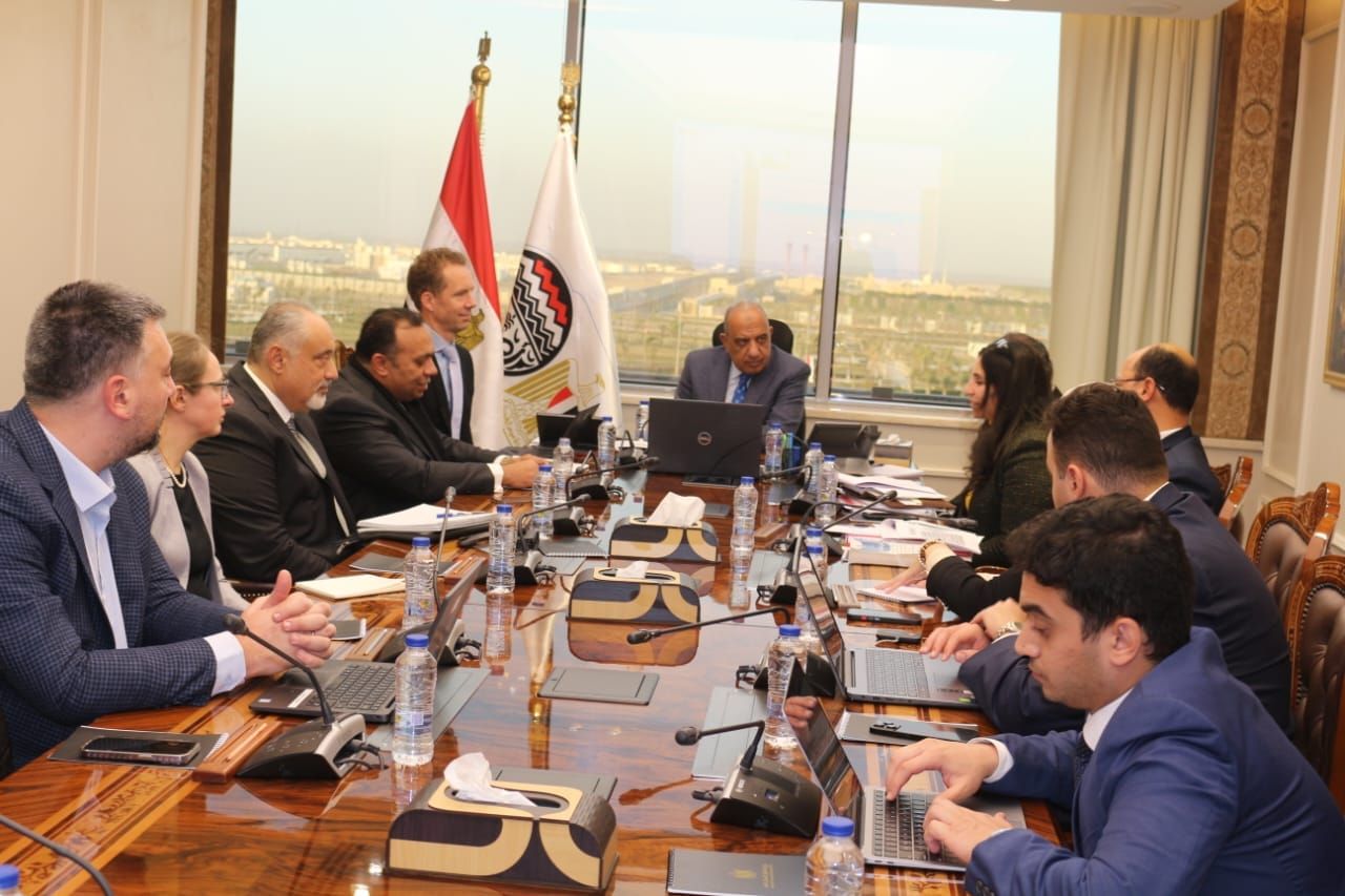 وزير قطاع الأعمال العام يبحث مع وفد البنك الدولي سبل التعاون…