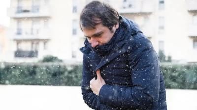 كيف يؤثّر البرد الشديد على الرئتين؟