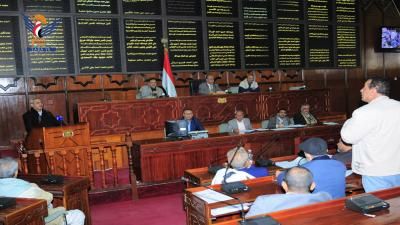 أخبار اليمن : النواب يستمع إلى إيضاحات حكومية حول توفر النفط والغاز
