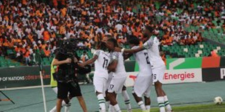 منتخب نيجيريا ضد الكاميرون.. لوكمان يتقدم للنسور 1-0 بعد 36 دقيقة