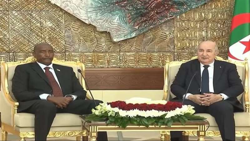 البرهان وتبون يؤكدان رغبتهما في تعزيز أليات التعاون الثنائي