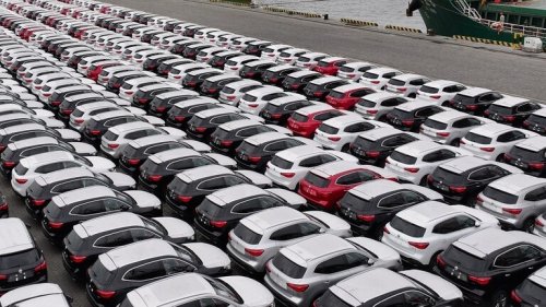 مازدا وتسلا تستدعي الآلآف من سيارات بسبب عيوب مصنعية