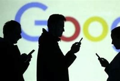 تحذير من استخدام الهاتف أثناء المشي