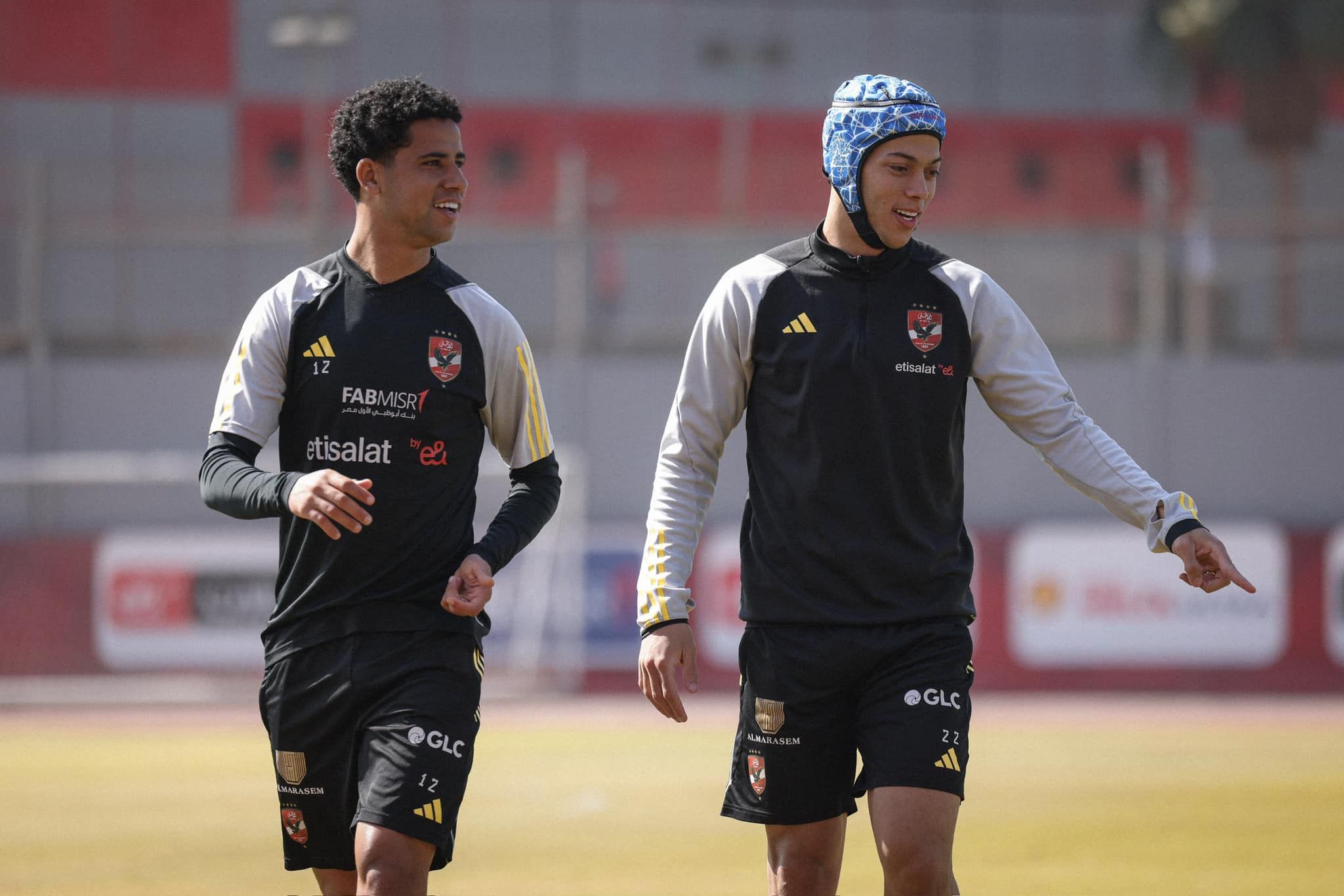 ظهور إمام عاشور بواقي للرأس في تدريبات الأهلي اليوم (صور)