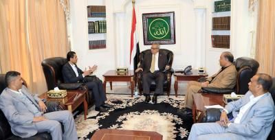 أخبار اليمن : بن حبتور يشيد بدور هيئة مستشفى الثورة بصنعاء