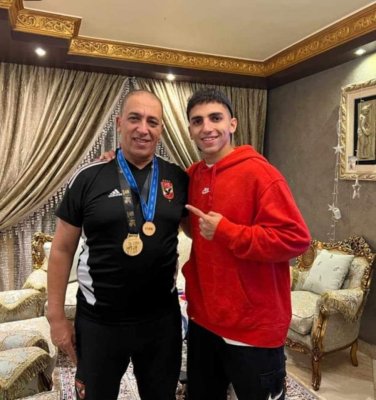 شال النعش.. جدعنة كهربا في جنازة والد اللاعب أحمد نبيل كوكا