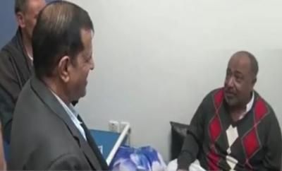 أخبار اليمن : أمين عام المؤتمر يطمئن على صحة رئيس فرع همدان