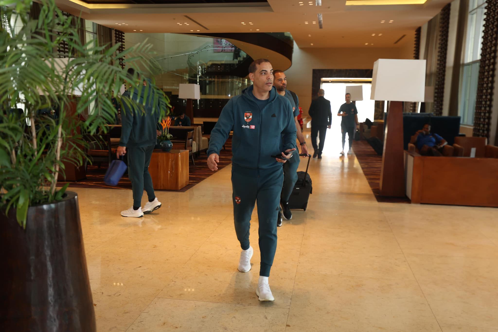 الأهلى ينهى أزمة تعطل الطائرة فى أكرا والبعثة تتحرك إلى كوماسى (صور)