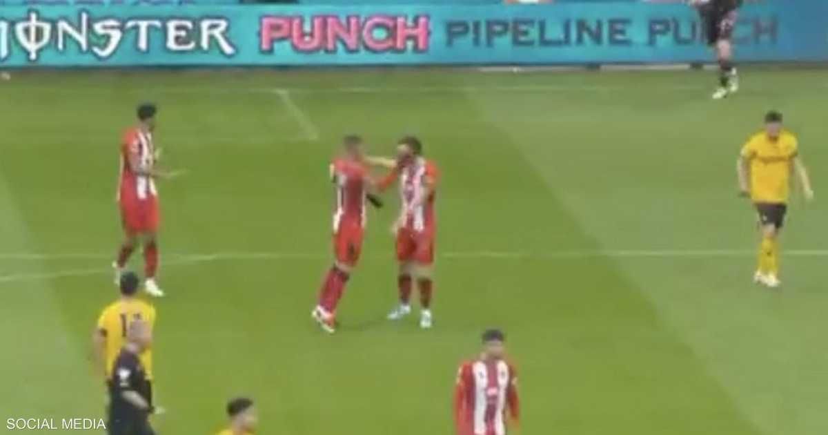 العالم اليوم - شجار زميلين بالدوري الإنجليزي..الحكم يلجأ للفار والمدرب يعلق