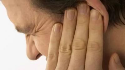 ما هي أسباب طنين الأذن؟