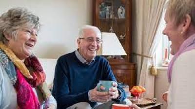 طبيب يكشف عن عنصر غذائي يؤخر الشيخوخة