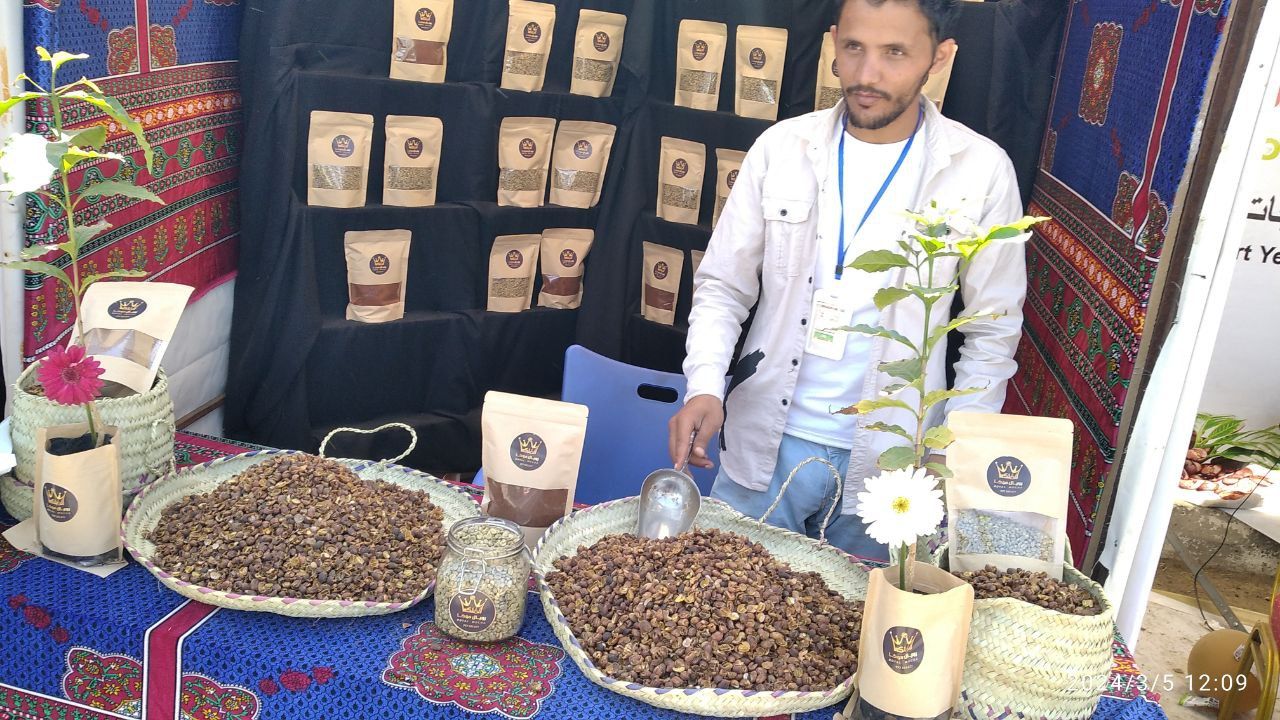 أخبار اليمن : البُنّ اليمني في يومه الوطني.. أجـور شحـن داخليـة مرتفعـة ونكهـات خارجيـة مضروبـة