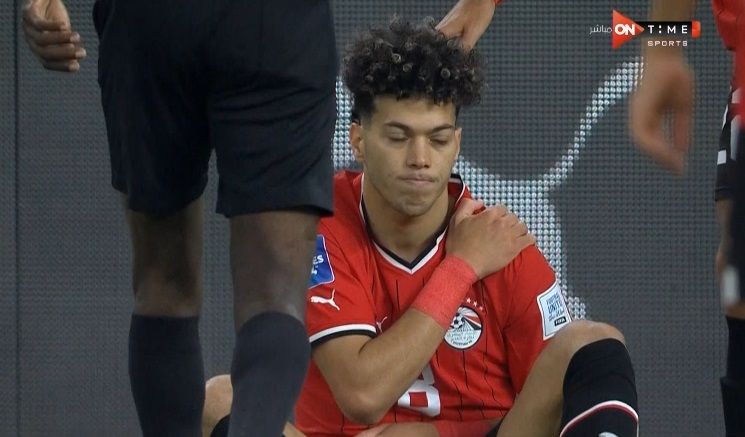 إصابة إمام عاشور في الكتف ويغادر المباراة "باكيًا" وحمدي فتحي بديلا