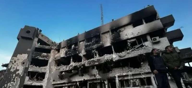 الدفاع المدني بغزة: 300 شهيد حصيلة الاعتداء على مجمع الشفاء