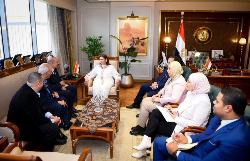 وزيرة الهجرة تستقبل عددا من أعضاء الجالية المصرية في نيويورك