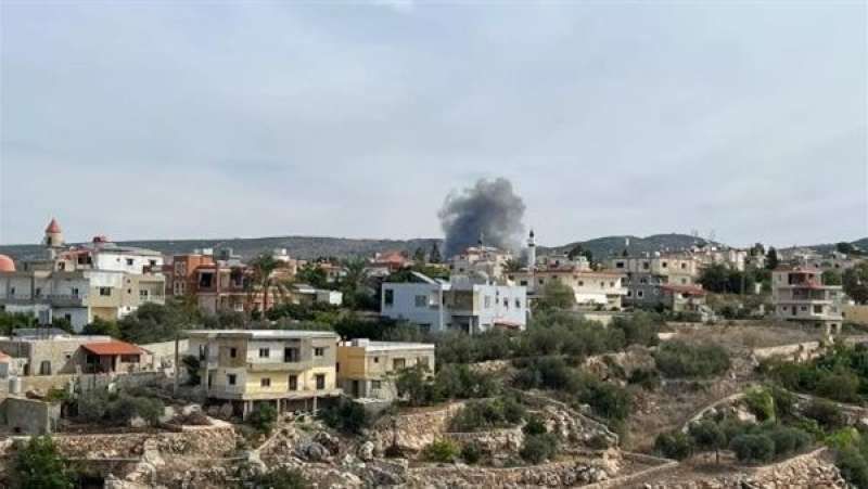 مقتل 3 من عناصر ”حزب الله” في غارة إسرائيلية واستهدافات متبادلة جنوبي...