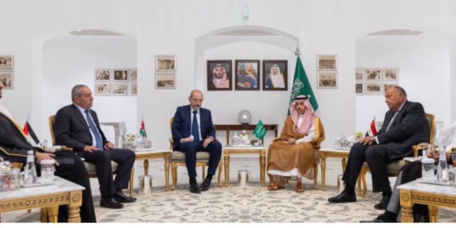 وزير الخارجية يُشارِك في الاجتماع التشاوري للدول العربية الست لبحث جهود وقف الحرب الإسرائيلية على غزة