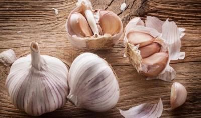 فوائد صحية لتناول فص من الثوم كل ليلة
