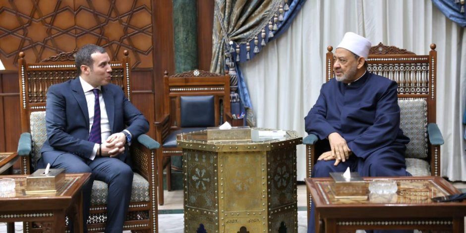 شيخ الأزهر يشيد بدور الإسعاف المصرية في إغاثة مصابي غزة