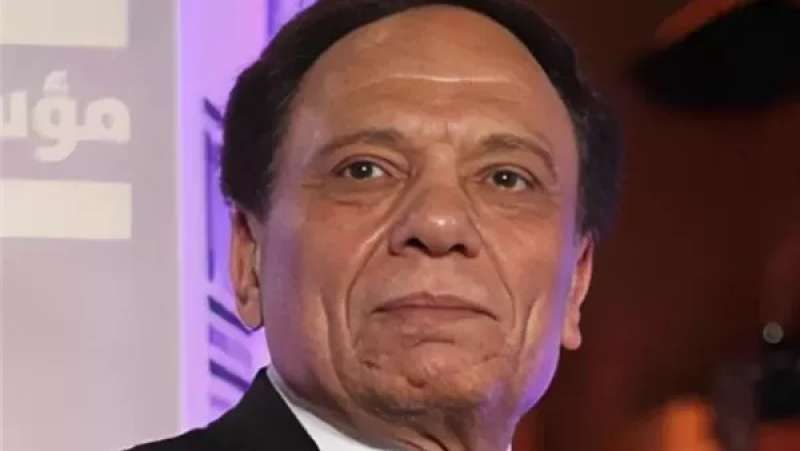 نقيب الممثلين يكشف الحالة الصحية لعادل إمام