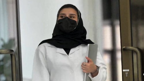 قصة ريم يوسف: من دار الأيتام إلى طبيبة أسنان ناجحة بعدما تبنتها عائلة سعودية...وما قالته في حفل تخرجها أبكى السعوديين !