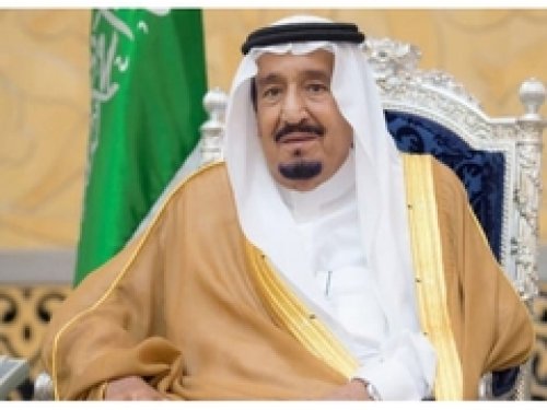 جامعة الملك عبدالعزيز تُصدر قرارًا مفاجئًا يُلزم جميع الطلاب بارتداء الزي السعودي