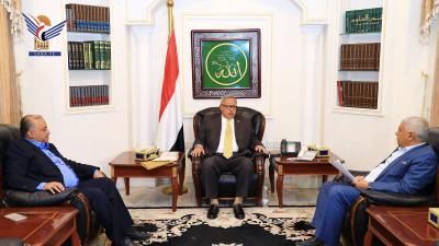 أخبار اليمن : بن حبتور يشيد بالأداء العام لقطاع الخدمات والتنمية