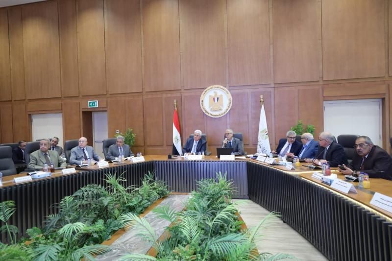 وزير التعليم العالي يرأس اجتماع مجلس الجامعات الأهلية