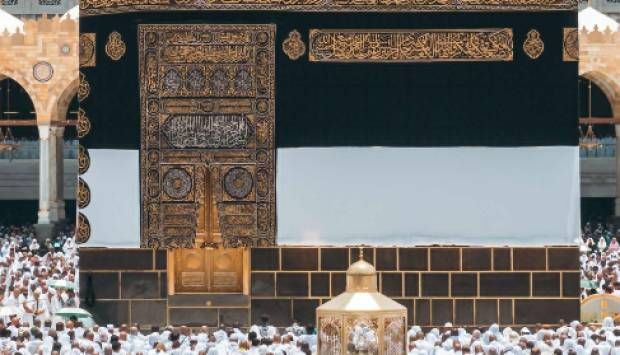 ما سبب كسوة الكعبة باللون الأسود؟